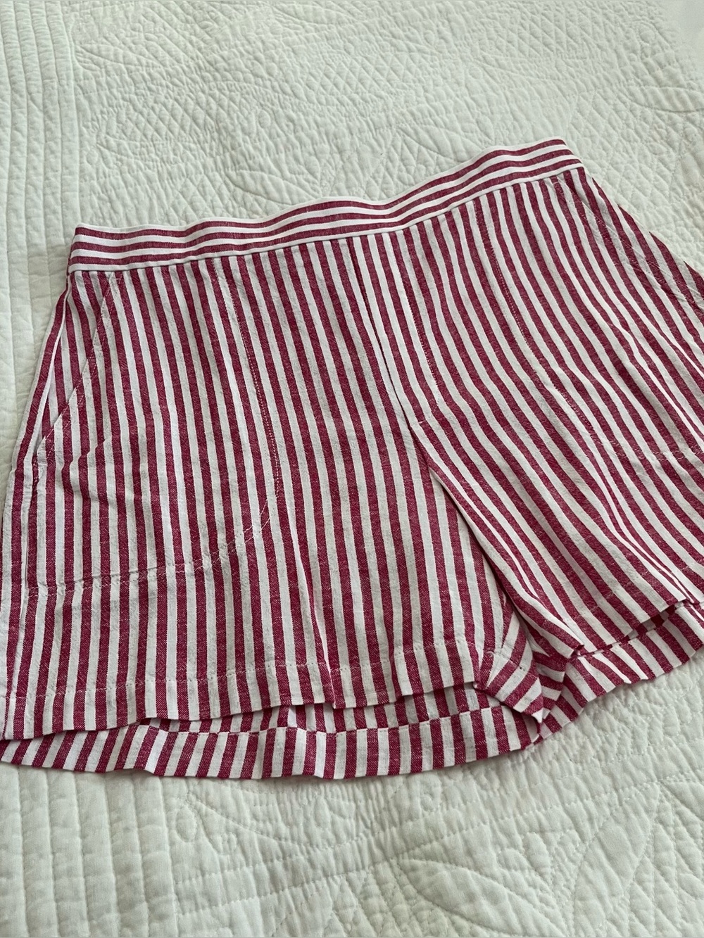BANANA REPUBLIC FACTORY Any day High Rise Linen-Blend Short. Pink/White. Large